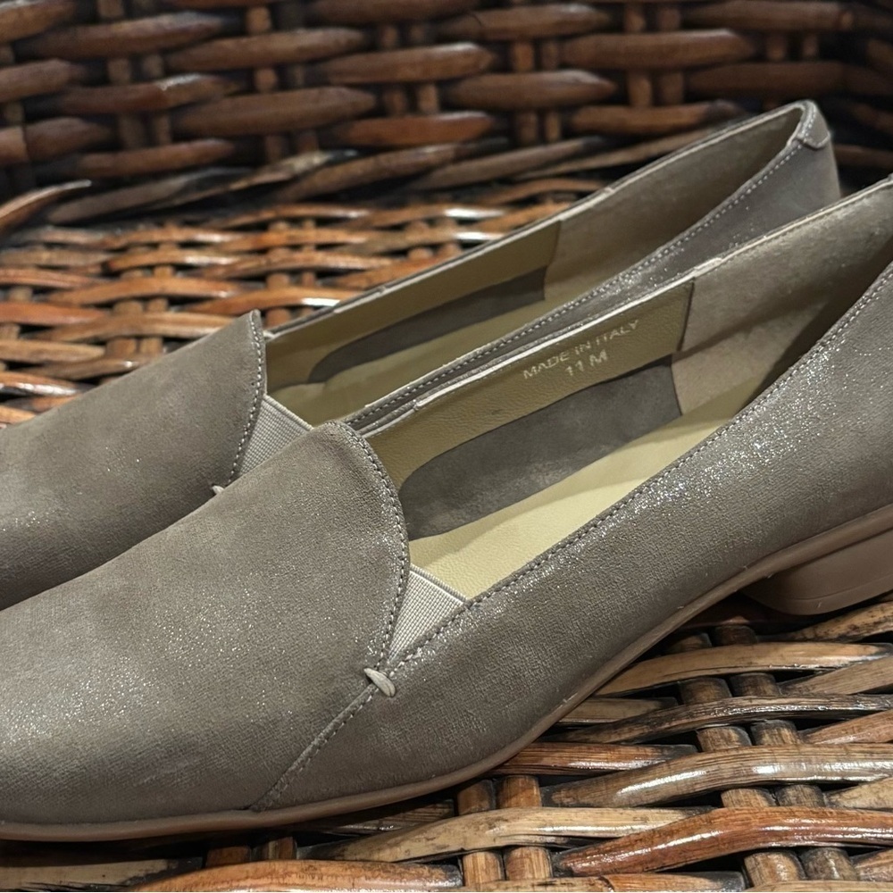 Sesto Meucci Tan Flats Timeless Loafers make in Italy . Size 11 - Picture 15 of 16